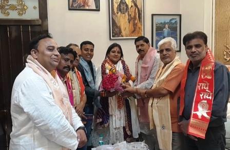 श्वेता चौधरी दिवाकर के वित्तीय अधिकार बहाल होने पर व्यापारियों ने ढोल-नगाड़ों के साथ किया भव्य स्वागत