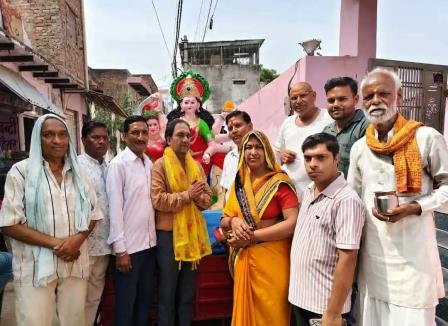 सादाबाद : हनुमान जी महाराज मंदिर में माता रानी की प्राण प्रतिष्ठा, सुभाष गली स्थित मंदिर में धूमधाम से हुई प्रतिमा की स्थापना