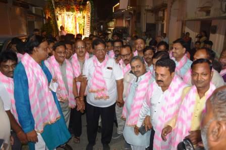हाथरस में धूमधाम से निकली महाराज अग्रसेन जी की शोभायात्रा, 35 झांकियों ने मोहा मन, बैण्डों ने शोभा बढ़ाई, अग्रकुमारों व नागकन्याओं की झांकियों ने शोभायात्रा में चार चांद लगाए