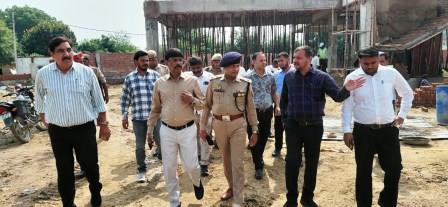 हाथरस में विकास को मिलेगी नई रफ्तार, हतीसा भगवन्तपुर में 7.17 करोड़ से बन रहा अटल कन्वेंशन सेंटर, डीएम-एसपी ने लिया जायजा