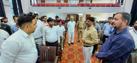 हाथरस में 23 अक्टूबर को विधान परिषद चुनाव, मतपत्र के जरिए होगा शिक्षक-स्नातक चुनाव में मतदान, सुबह 8 से शाम 4 बजे तक चलेगी प्रक्रिया