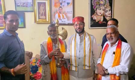 पूर्व निर्धारित कार्यक्रम से हटकर भाजपा प्रदेश मंत्री के आवास पहुंचे कैबिनेट मंत्री मनोज पांडेय, सासनी में यतेन्द्र शर्मा के आवास पर हुआ भव्य स्वागत, सपा और राहुल गांधी पर साधा निशाना