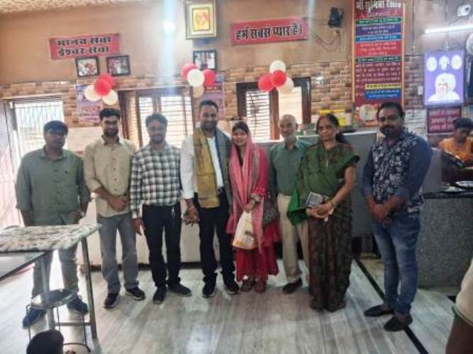 समाज सेवा के रूप में मनाया जन्मदिन, जरूरतमंदों की सेवा कर दिया परोपकार का संदेश