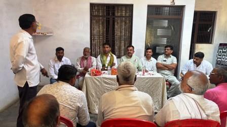 एमएलसी चुनाव को लेकर भाजपा नेताओं ने चलाया जनसंपर्क अभियान, घर-घर जाकर मांगे वोट, शिक्षक एवं स्नातक प्रत्याशियों के समर्थन में सासनी, मुरसान, विसावर, कुरसंडा, सहपऊ और सादाबाद में किया जनसंपर्क