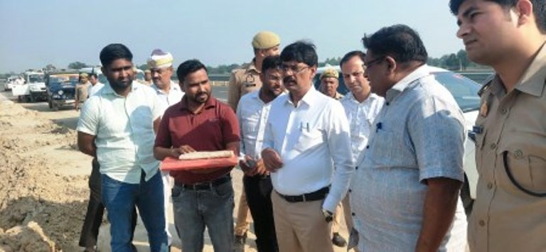 हाथरस में अगसौली पुलिस चौकी को थाना बनाने की प्रक्रिया आगे बढ़ी, डीएम ने भूमि का किया निरीक्षण