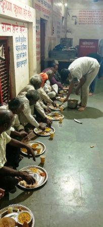 रोटी बैंक के 3200 दिन पूरे, एक दिन भी नहीं थमी सेवा; रोज जरूरतमंदों को मिल रहा भोजन, शहरवासियों के सहयोग से लगातार चल रहा सेवा अभियान