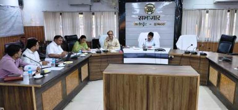 जल जीवन मिशन के कार्यों में लापरवाही बर्दाश्त नहीं, डीएम ने दिए गुणवत्ता के साथ काम पूरा कराने के निर्देश