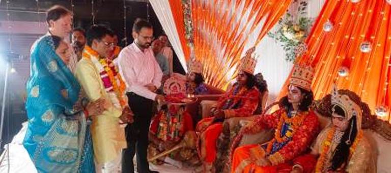 सासनी : राजतिलक के साथ रामलीला महोत्सव का समापन, जय श्रीराम के जयकारों से गूंजा अयोध्या चौक