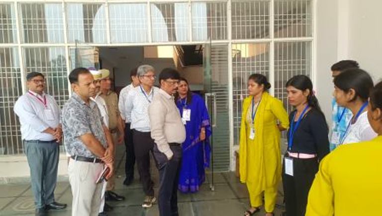 डीएम ने किया बीएलएस इंटरनेशनल स्कूल में PET परीक्षा का निरीक्षण, CCTV निगरानी व्यवस्था परखी