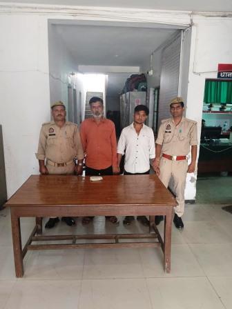 सादाबाद : पुलिस ने सट्टे की खाईबाड़ी करते दो आरोपियों को पकड़ा