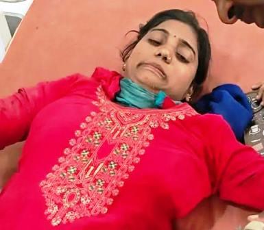 सादाबाद : सड़क हादसों में मां बेटे सहित तीन घायल, घायलों को लाया गया सीएचसी, गंभीर घायल को आगरा किया रेफर