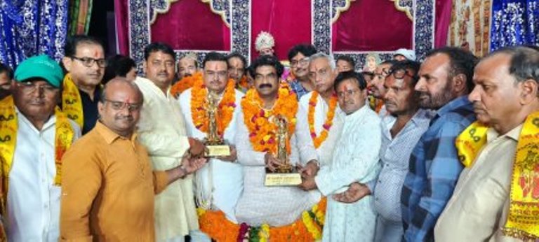 श्रीरामलीला का शुभारंभ, ब्लॉक प्रमुख रामेश्वर उपाध्याय ने किया उद्घाटन