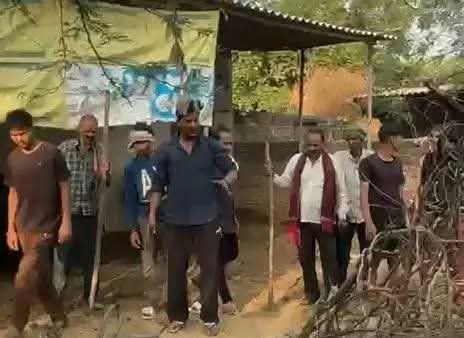 सादाबाद : सांड के हमले में कई घायल, दो दिन से गांव मढ़नई, एदलपुर में था सांड का आतंक