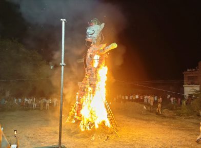 पुरदिलनगर : धूमधाम से हुआ रावण दहन, श्रीराम के जयकारों से गूंजा कस्बा