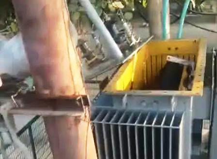 सादाबाद : मुरसान मार्ग पर चंद्रा पब्लिक स्कूल के सामने लगे ट्रांसफार्मर को चोरों ने बनाया निशाना