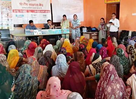 सादाबाद : साइबर अपराधों से सतर्क रहने के लिए किया जागरूक, बुधवार को मिढ़ावली में वित्तीय समावेशन एवं जागरूकता कैंप का आयोजन