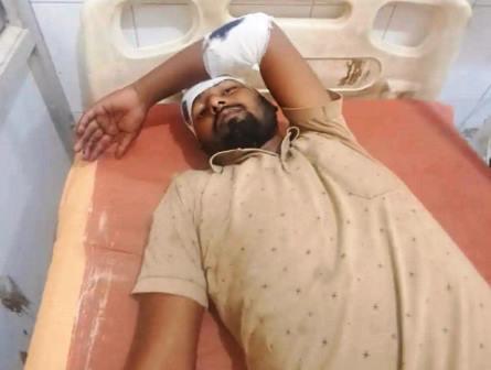 सादाबाद : आमने सामने से भिड़ी बाईकें, तीन घायल, मुरसान रोड पर फायर स्टेशन के निकट हुआ हादसा, मौके पर पहुंची पुलिस ने घायलों को भेजा अस्पताल