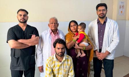 मथुरा : के.डी. हॉस्पिटल में सात माह के बच्चे की सफल सर्जरी, शिशु शल्य विशेषज्ञ डॉ. श्याम बिहारी शर्मा ने निकाली पित्तवाहिनी की जन्मजात गांठ, कई अस्पतालों में उपचार के बाद भी नहीं मिली थी राहत