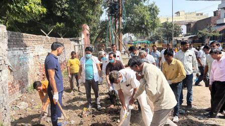 सासनी : के के.एल. जैन इंटर कॉलेज में भाजपा का सफाई अभियान,प्रदेश मंत्री यतेंद्र शर्मा के नेतृत्व में जुटे कार्यकर्ता