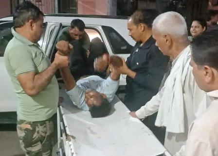 सादाबाद : टैंपो की टक्कर से बाइक सवार घायल,मुरसान रोड पर गांव लौटते समय युवक दुर्घटना का शिकार