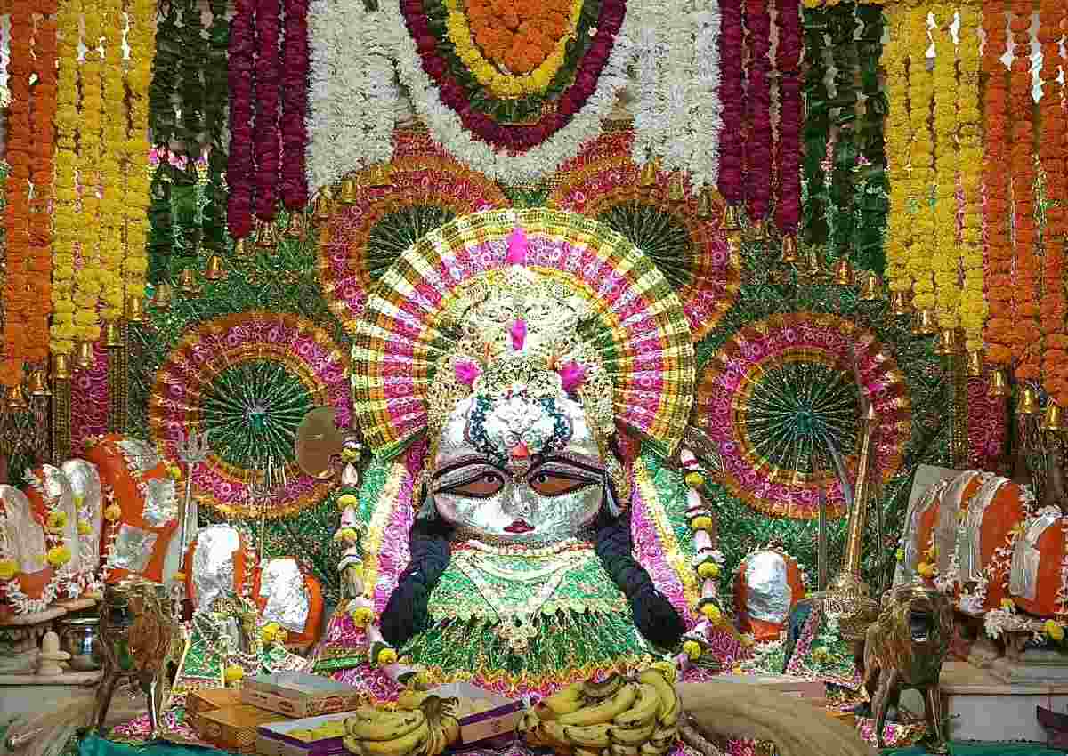 सोमवार (12/10/26) दर्शन माँ चामुंडा देवी, चावड़ गेट हाथरस