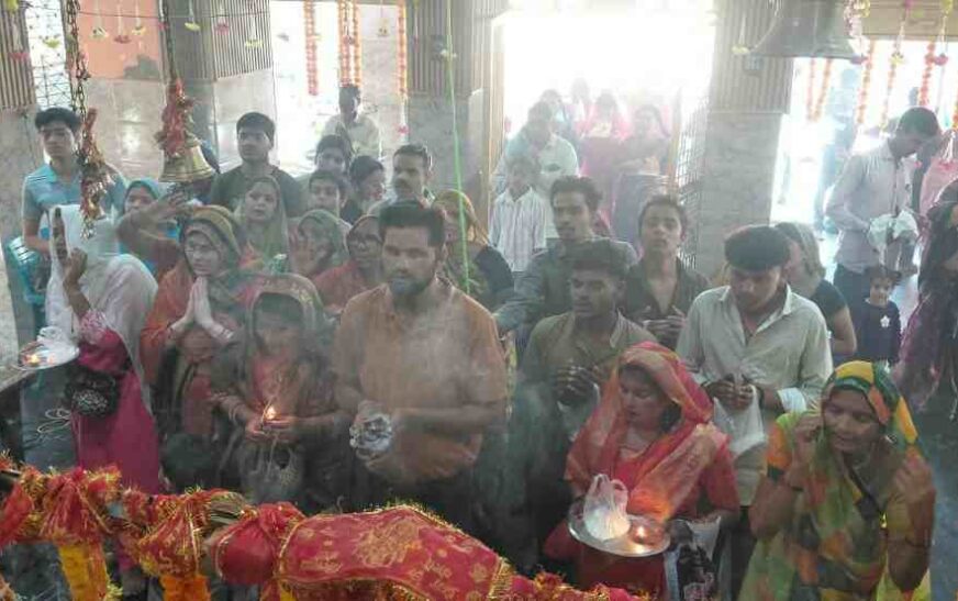 सहपऊ : नवरात्र के दूसरे दिन हुई मां बह्मचारिणी की पूजा
