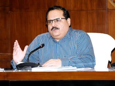 यूपी में DM, ADM और SDM के तबादलों पर लगाई रोक, चुनाव आयोग ने विधानसभा चुनाव के चलते लिया फैसला